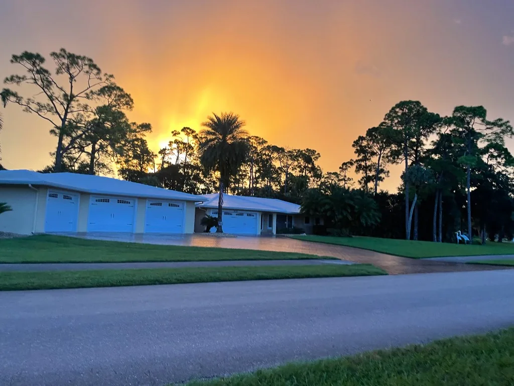 Garage door repair technician Palm Beach County