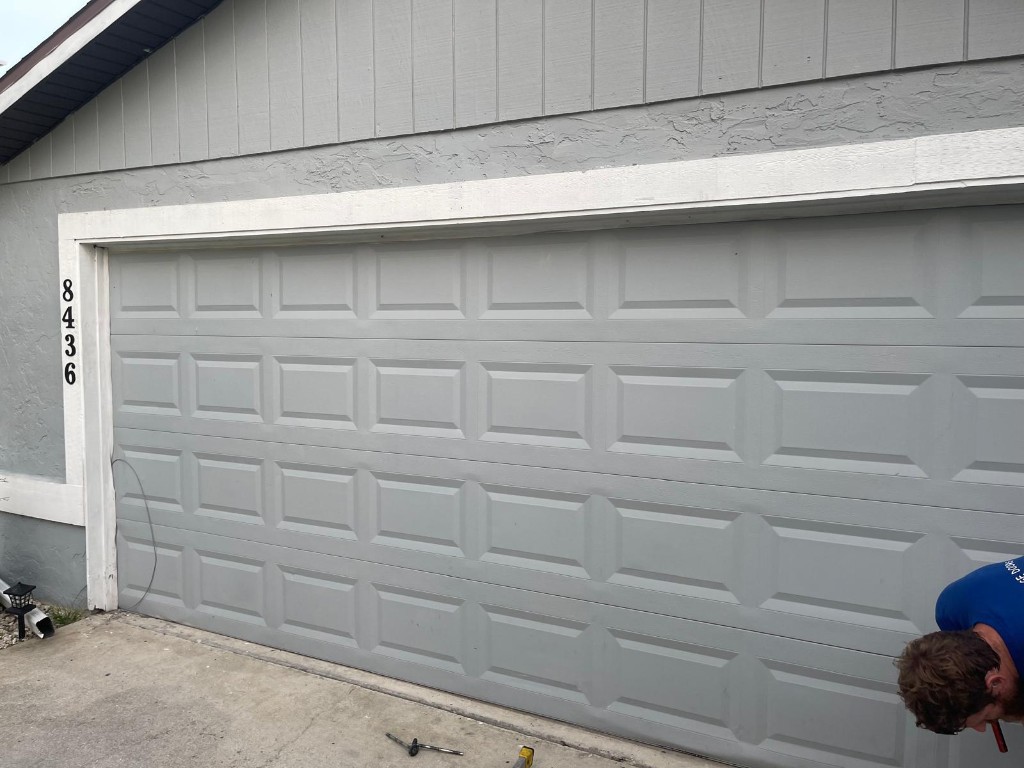 Garage door repair technician Palm Beach County